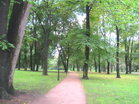 Slottsparken - Norwegian Royal Palace - Oslo